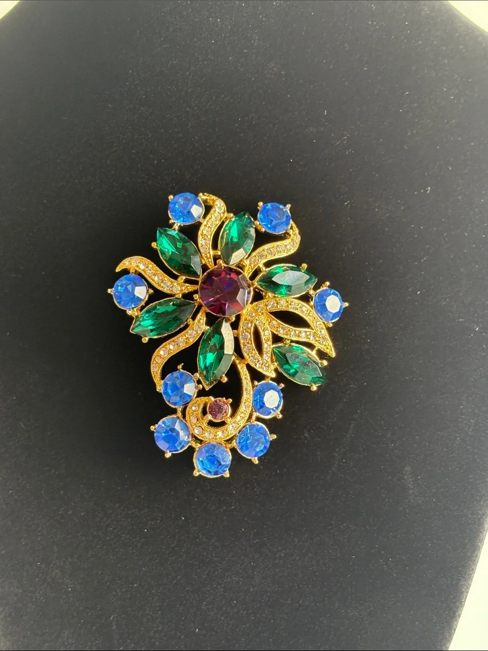 N/A elegant gold